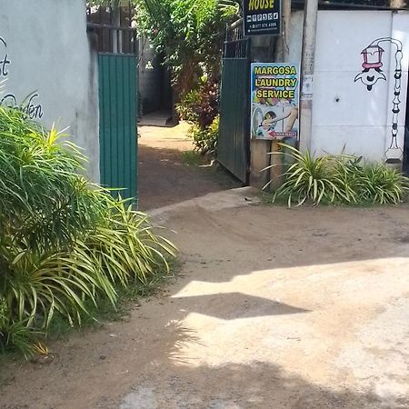 Margosa Guesthouse Mirissa Exterior photo
