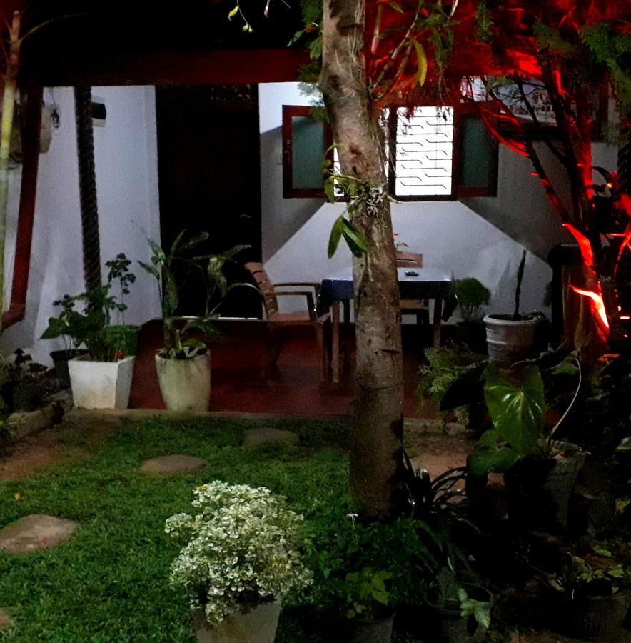 Margosa Guesthouse Mirissa Exterior photo