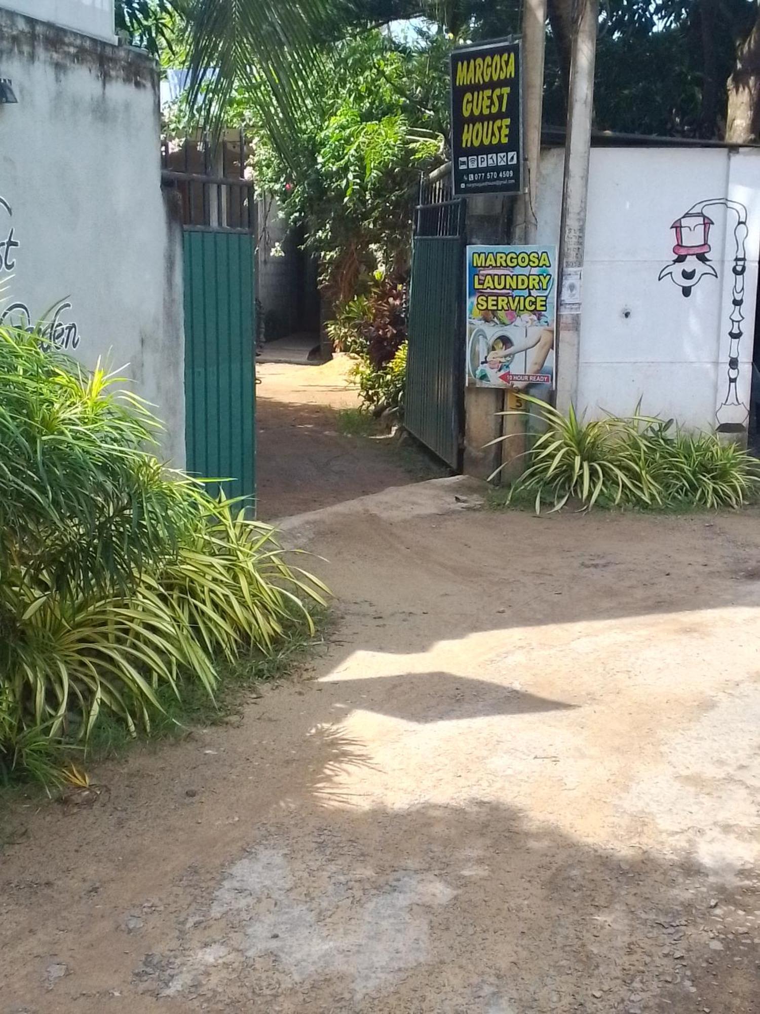 Margosa Guesthouse Mirissa Exterior photo