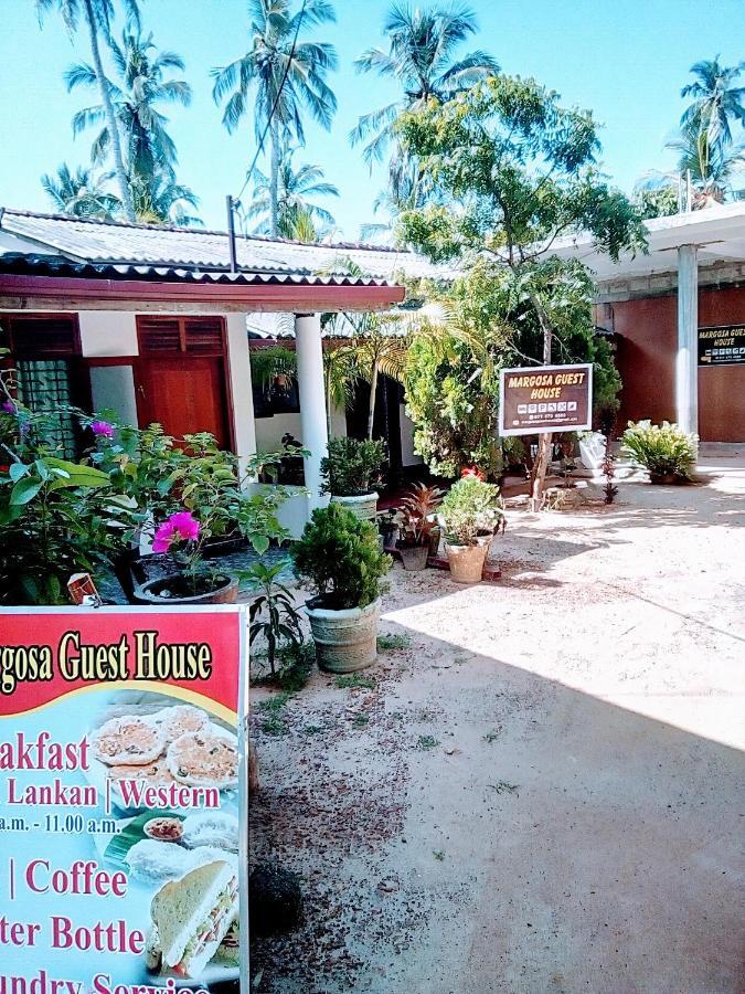 Margosa Guesthouse Mirissa Exterior photo